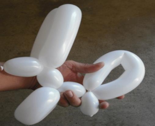 Use the long balloon DIY bunny steps